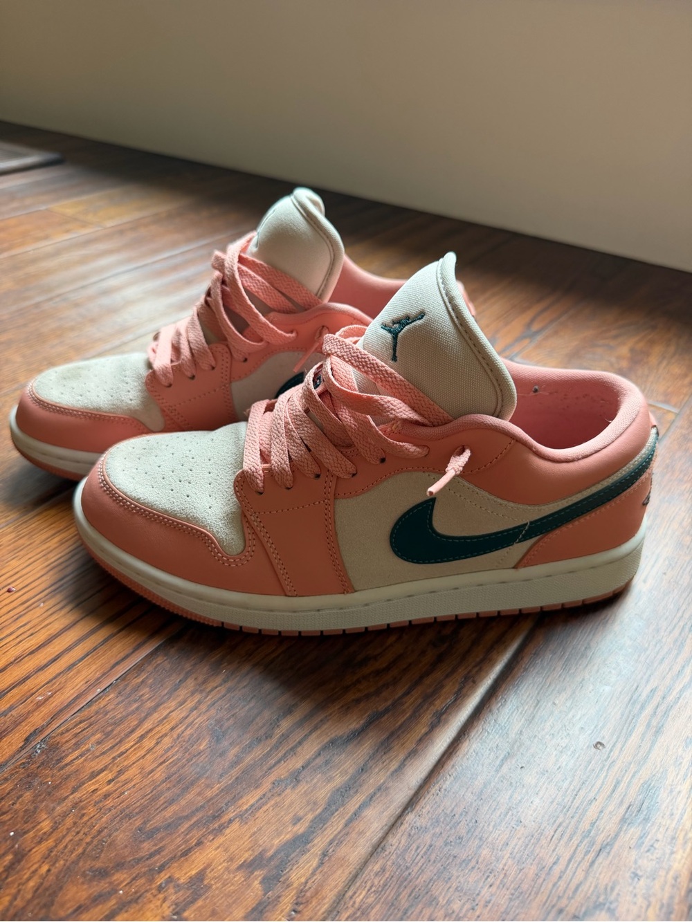 Air Jordan low light matter root
